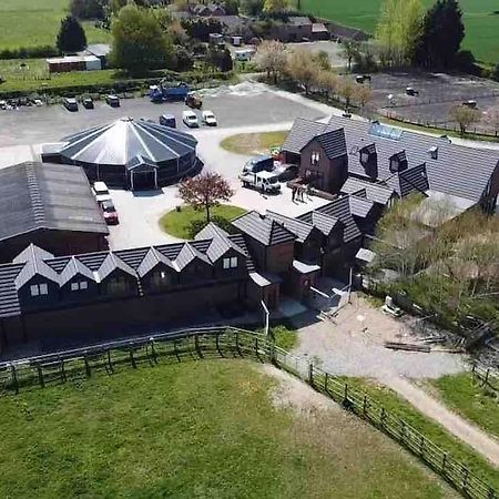 Hanaverian Suit With Amazing Views Of Stud Farm. Driffield Exteriér fotografie