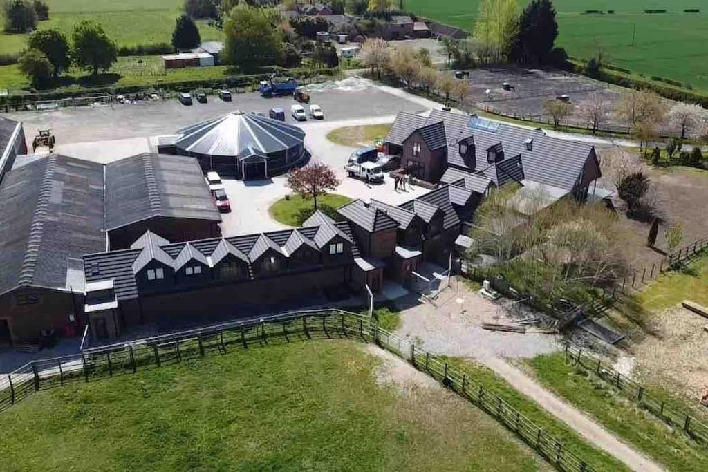 Hanaverian Suit With Amazing Views Of Stud Farm. Driffield Exteriér fotografie